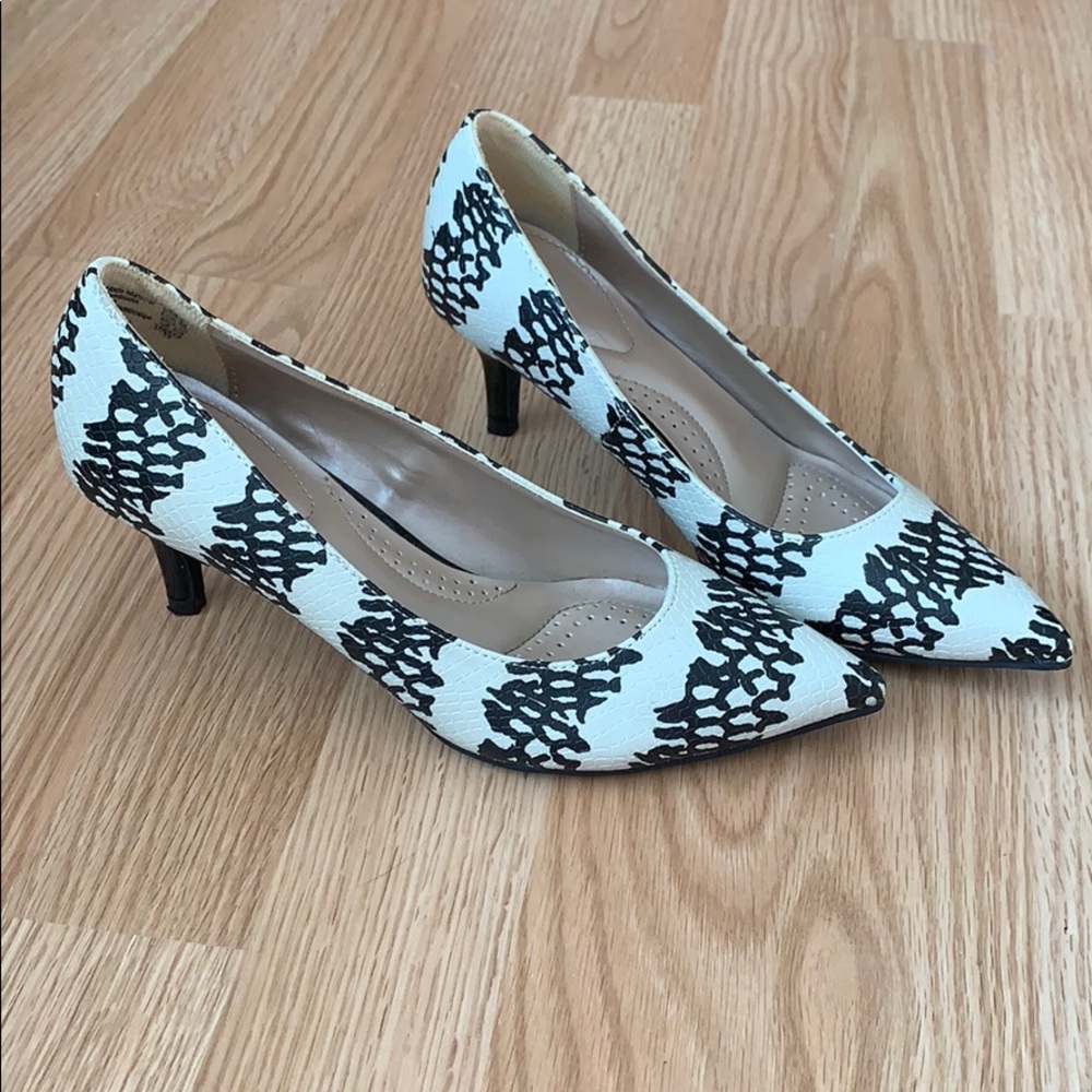 Kitten heels